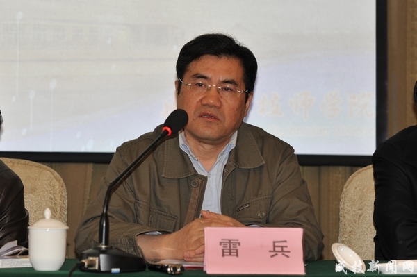 雷兵院长肯定专业建设的重要意义院党委副书记,副院长龚朴主持会议