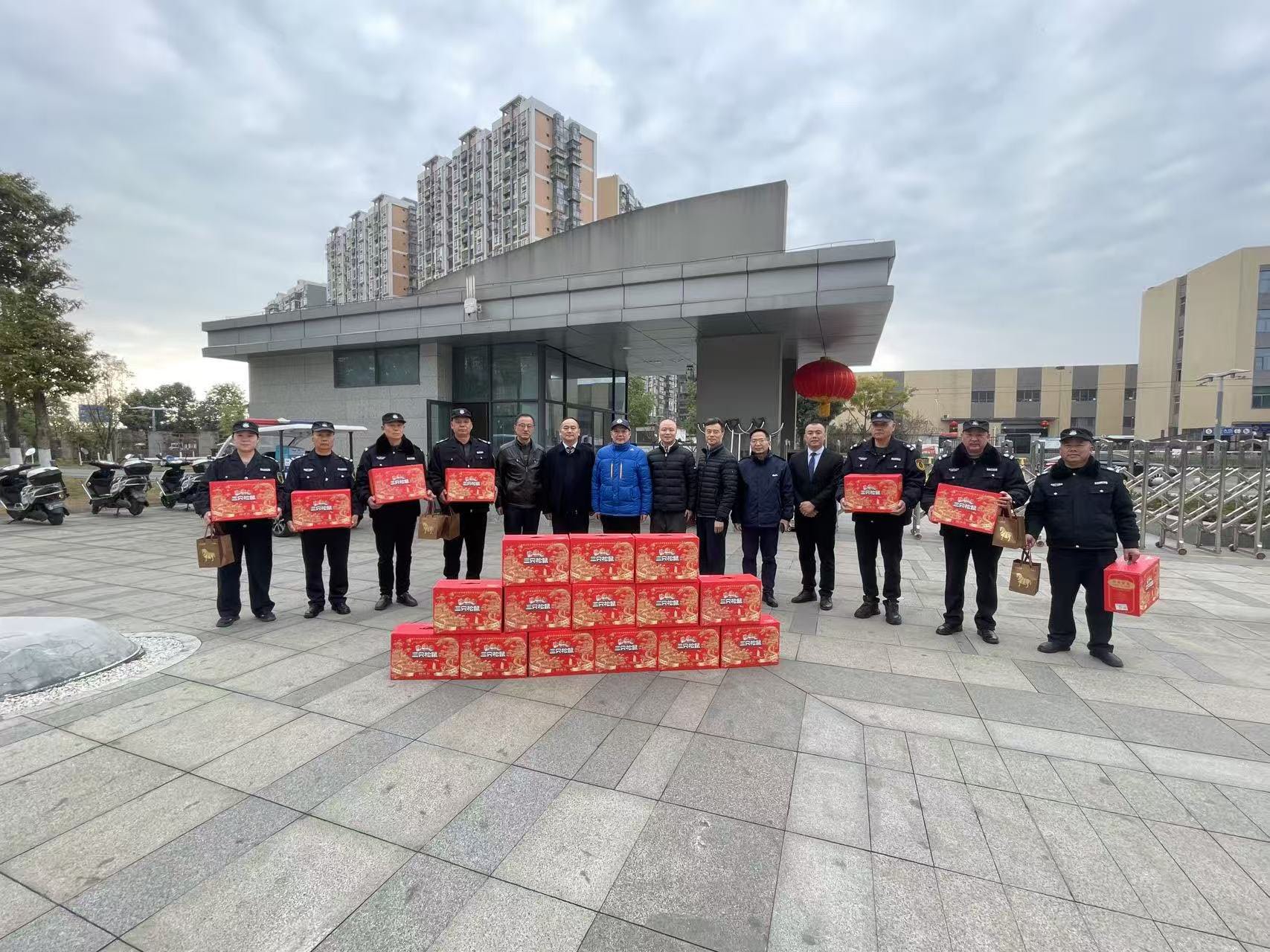 1FA1884878530482F52B83A738FC2C22.jpg 1FA1884878530482F52B83A738FC2C22.jpg